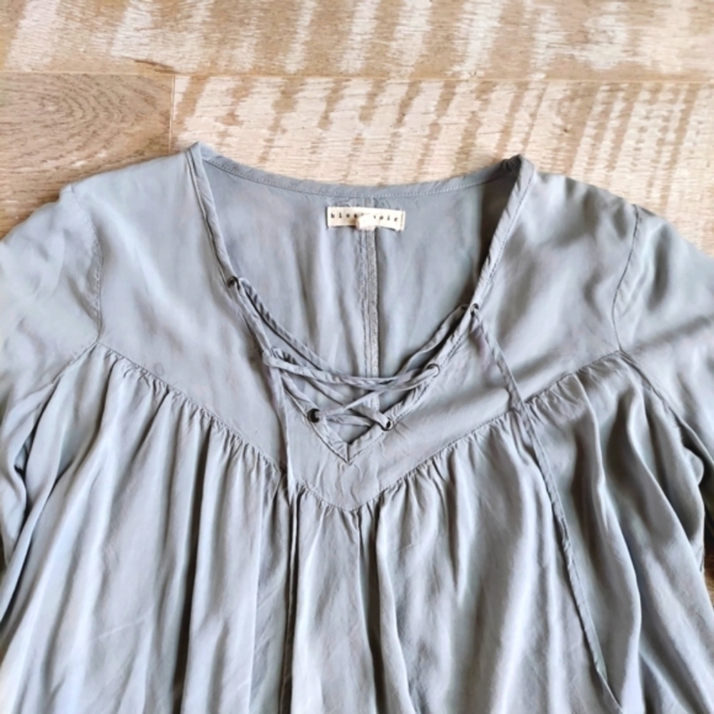 Blush Noir Lace-up Top - Picture 4 of 15